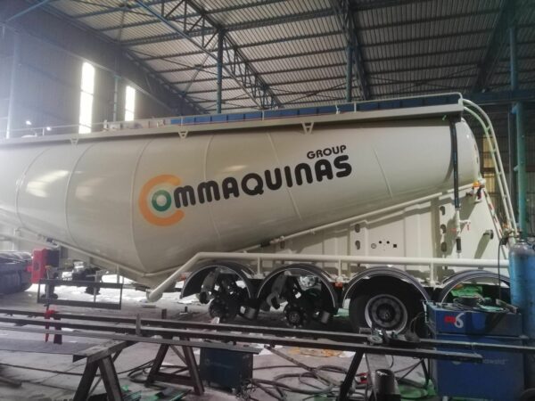 Semitrailer Silo transporte Cemento “BANANAS”