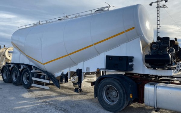 Semitrailer Silo transporte Cemento “BANANAS”